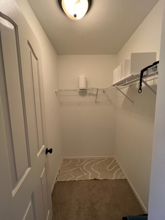 Building Photo - 105 Bumble Cir
