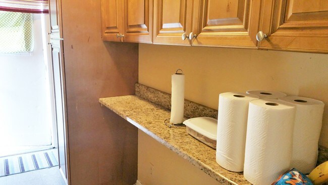 Building Photo - 712-714 S F St