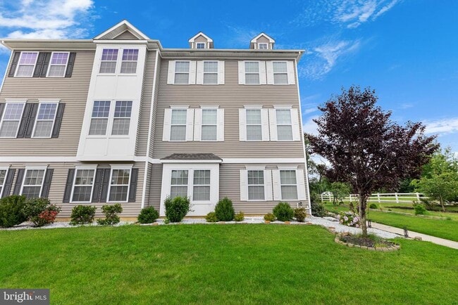 Building Photo - 42 Mountie Ln