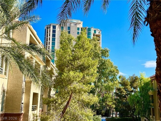 Building Photo - 260 E Flamingo Rd