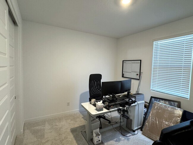 Building Photo - 2024 Beautiful Furnished 3 Bedroom 2 Bath with Private Suite near Sports Venues