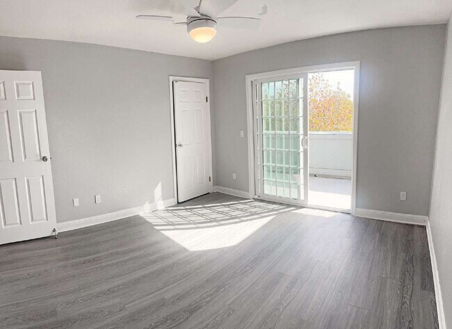 Building Photo - La Mesa Four-Plex Townhouse with Decks & G...