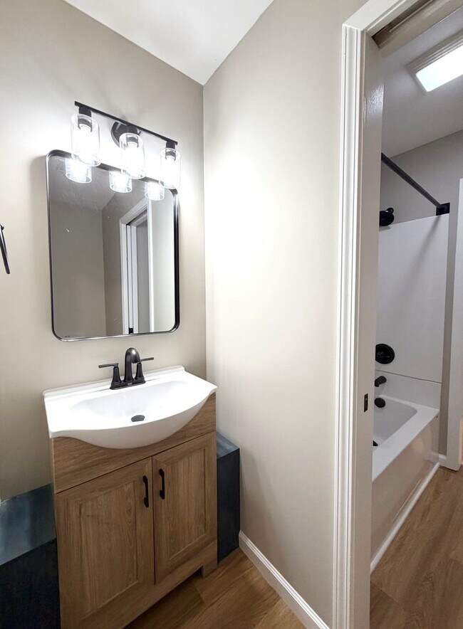 Building Photo - 511 Glenstone Springs Dr