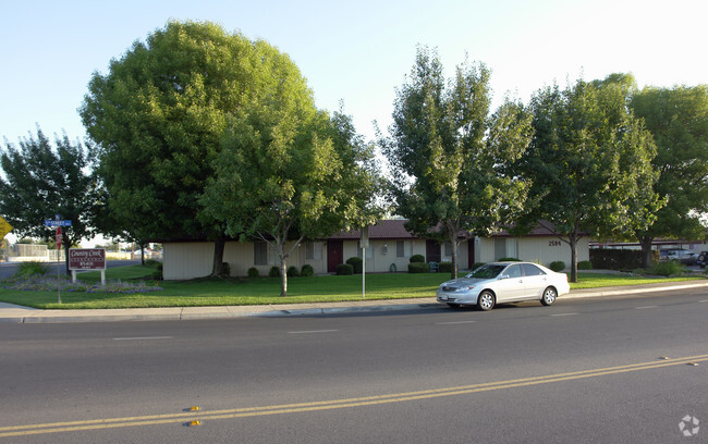 Building Photo - Country Creek Apartments