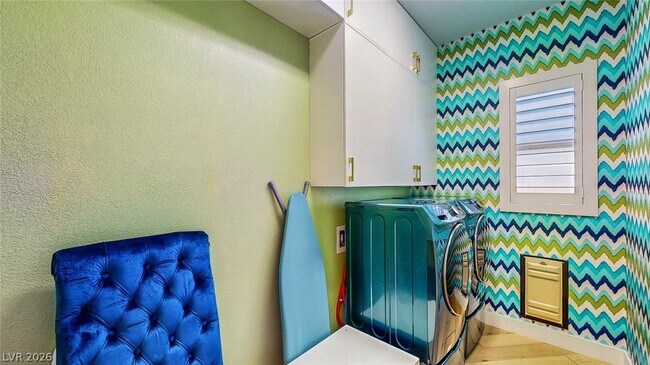 Building Photo - 6714 Desert Crimson St