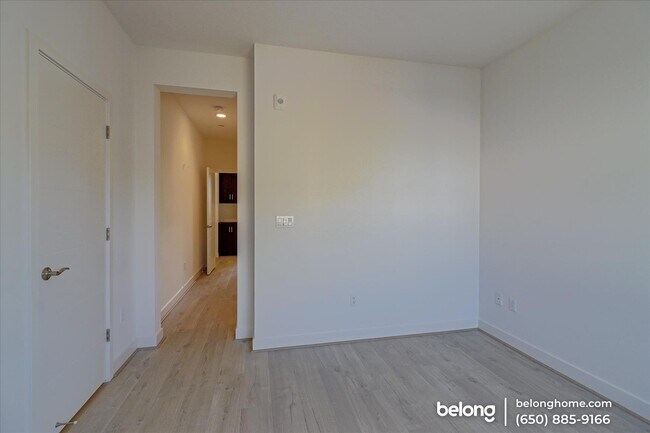 Building Photo - 105 Uptown Cir