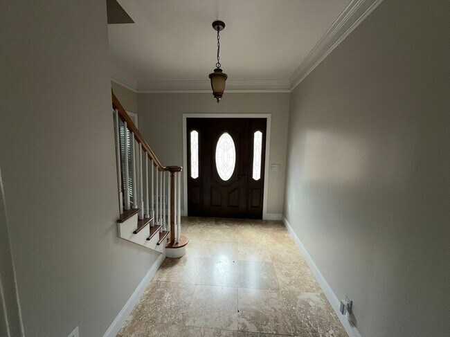 Building Photo - 2845 Stratfield Ct