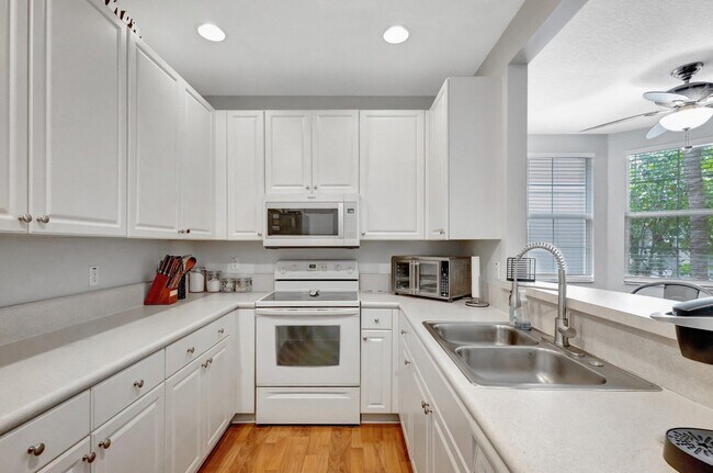 Building Photo - 4320 Blowing Point Pl