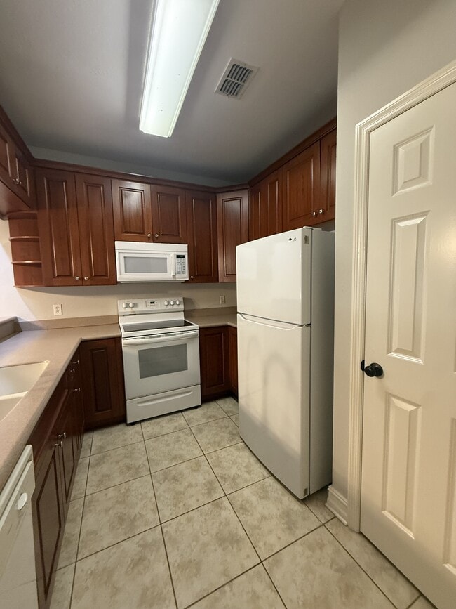 Building Photo - 1529 Crescent Hills Dr