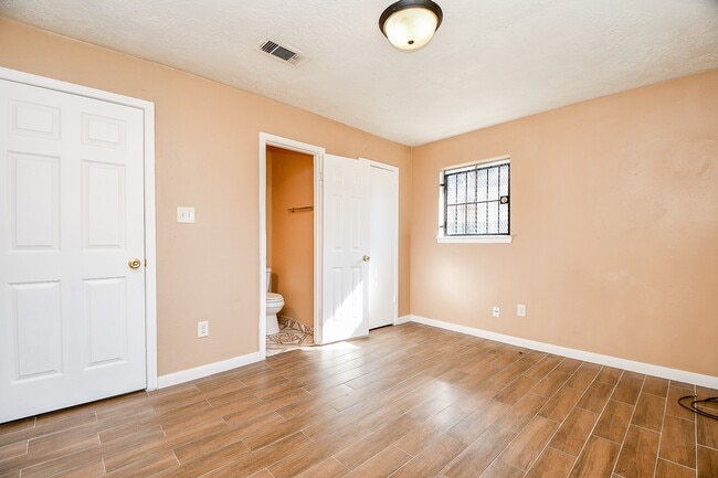 Building Photo - 4926 Ridgestone St