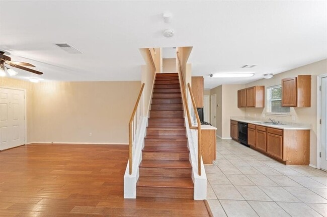 Building Photo - 909 Remington Dr