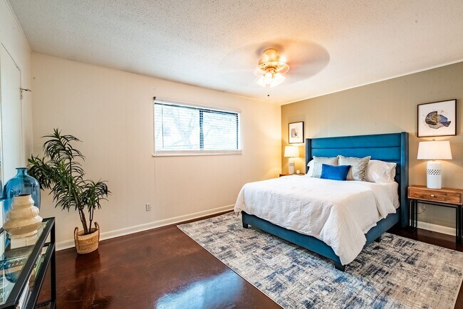 Building Photo - 3914 Ave D Ave