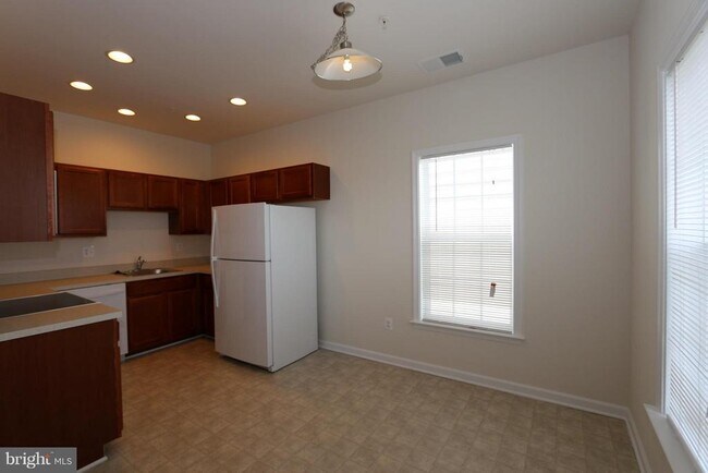 Building Photo - 3562 Worthington Blvd