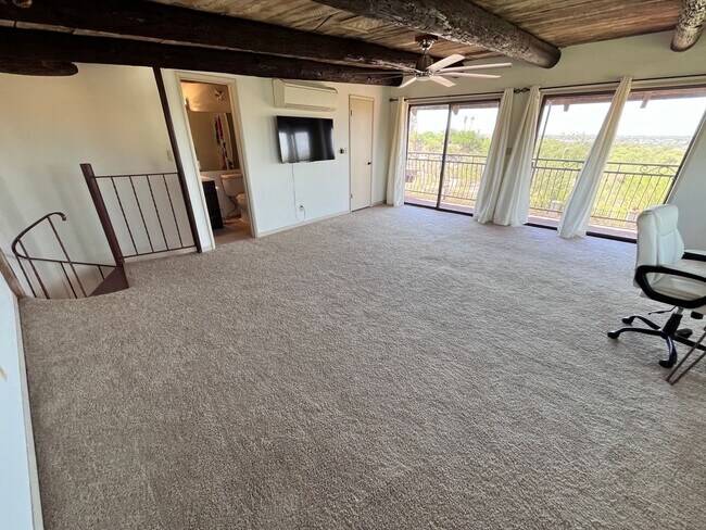 Building Photo - Catalina Foothills- 3 bedroom/ 3 bathroom ...