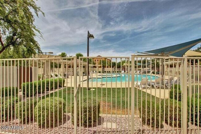 Building Photo - 2401 E Rio Salado Pkwy