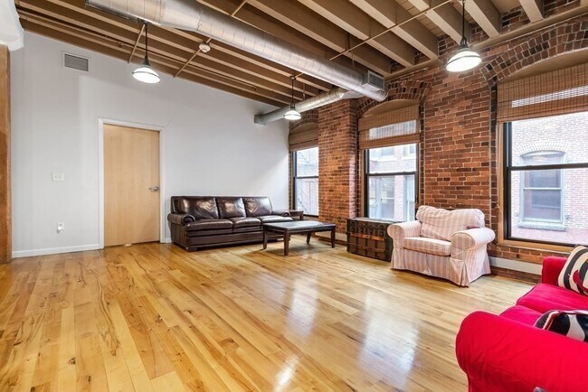 Building Photo - 112 Beach St