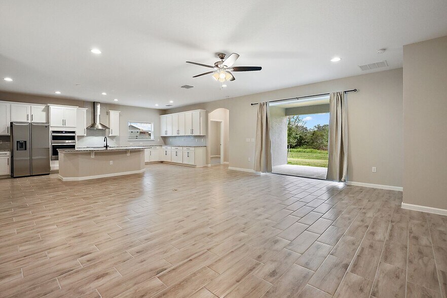 Building Photo - 615 Avila Pl
