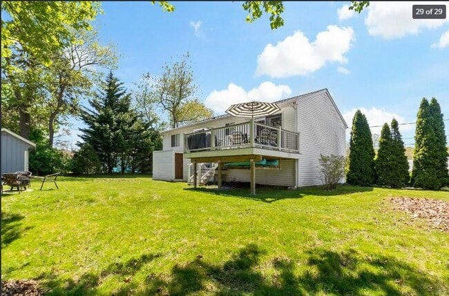 Building Photo - 14 Lakeview Dr