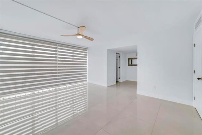 Building Photo - 9240 Fontainebleau Blvd