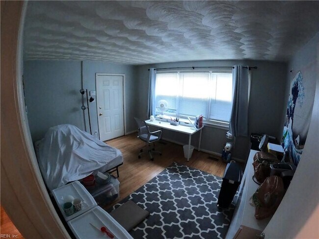 Building Photo - 4000 Elkhorn Ave