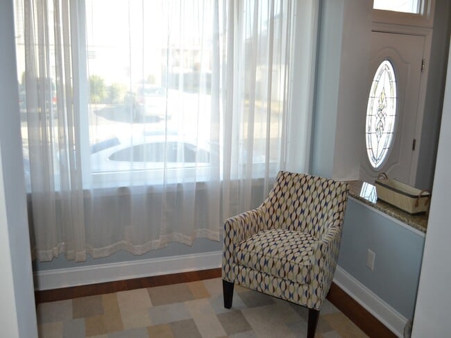 Building Photo - 12 S Franklin Ave