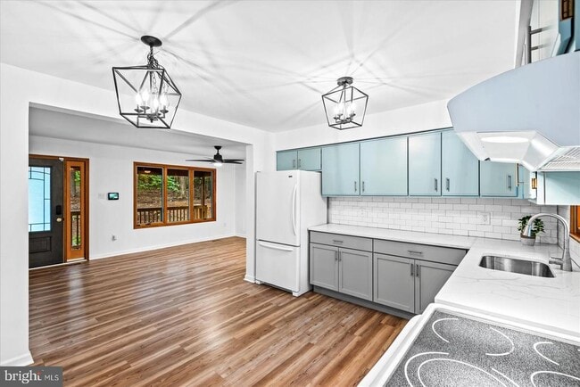 Building Photo - 65 Wades Run