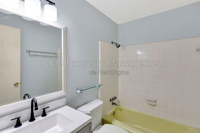 Building Photo - 321 Shaftesbury Ln
