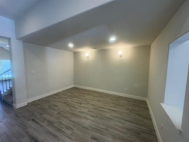 Building Photo - 150 Summer Pointe