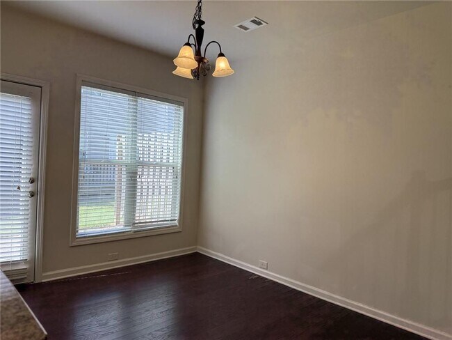 Building Photo - 2660 Maple Leaf Terrace