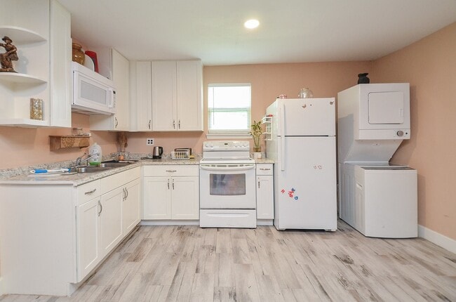 Building Photo - 9606 Highmeadow Dr