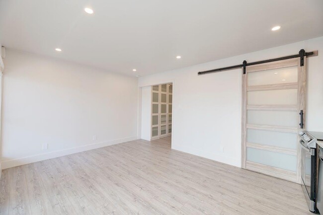 Building Photo - 1214 Barton Hills Dr