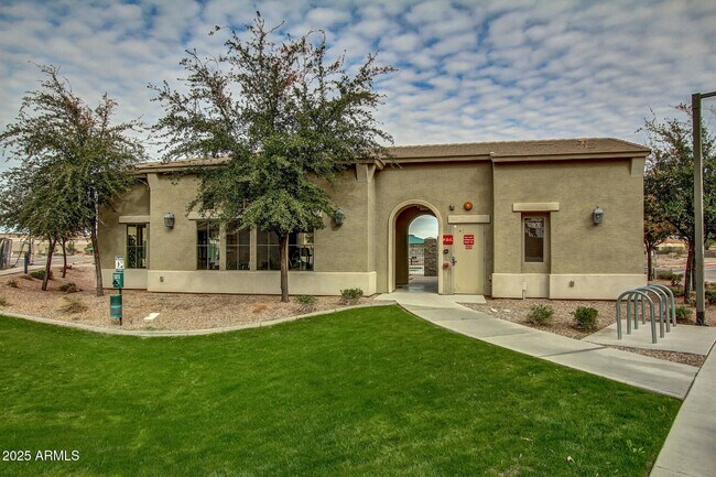 Building Photo - 240 W Juniper Ave