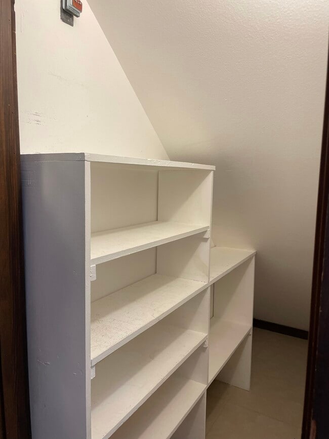 Building Photo - 1375 Cameron Ave