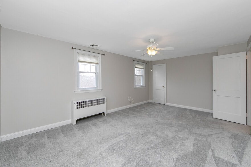 Building Photo - 204 Greenbriar Ln