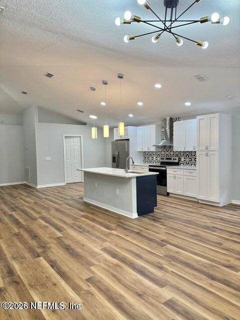 Building Photo - 185 King Arthur Ct