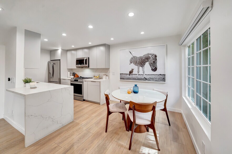 Building Photo - 14727 Magnolia Blvd