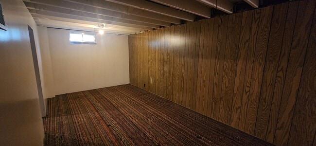 Building Photo - 2 Bedroom with bonus rec space in basement!