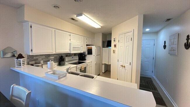 Building Photo - 565 White River Dr