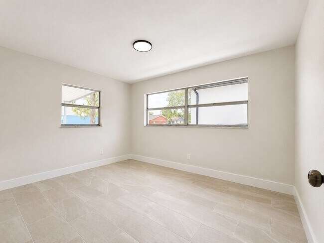 Building Photo - 5422/5424 Ninth Ave