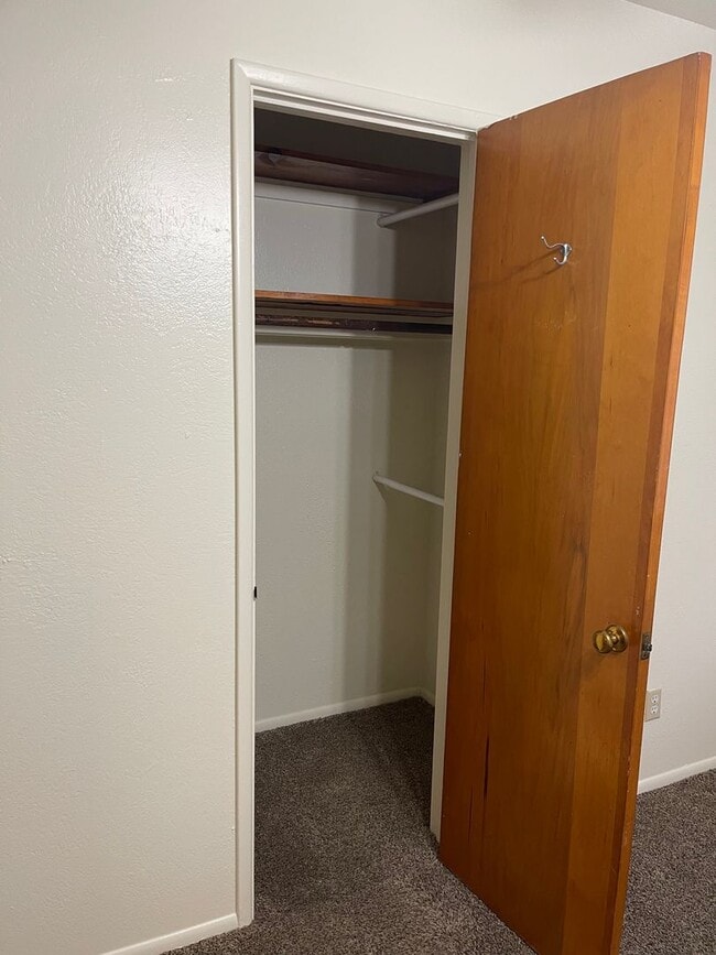 Building Photo - Charming 2-Bedroom Home