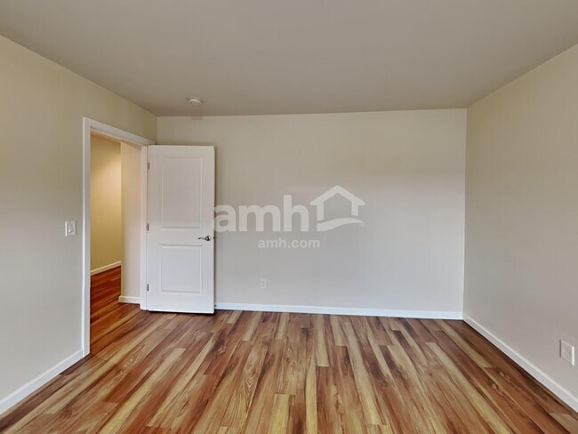 Building Photo - 2655 Moore St