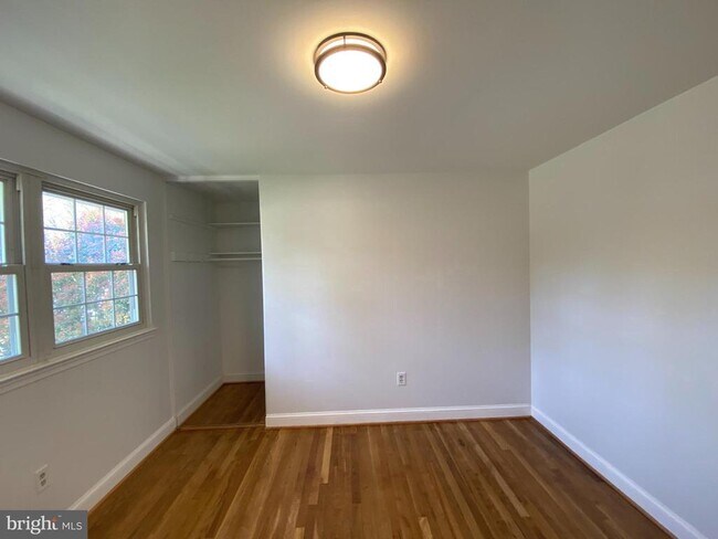 Building Photo - 5617 Eastbourne Dr