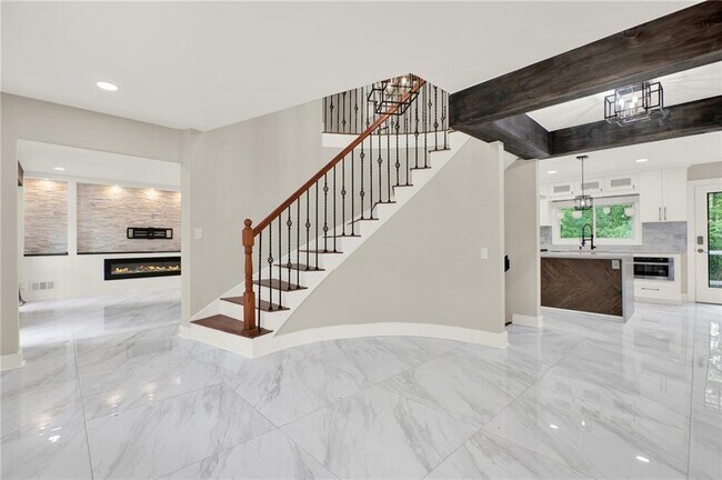 Building Photo - 3270 Brookview Dr