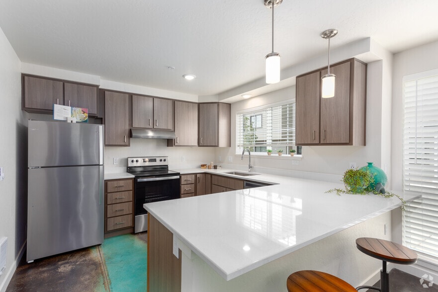 Primary Photo - River Falls Luxury Apartments