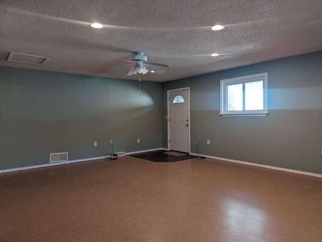 Building Photo - Great ranch home in the heart of Longmont!