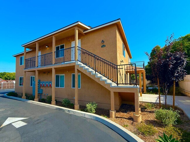 Primary Photo - Welcome to Your Cozy and Modern Upstairs A...