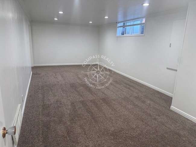 Building Photo - 545 Canyon Way