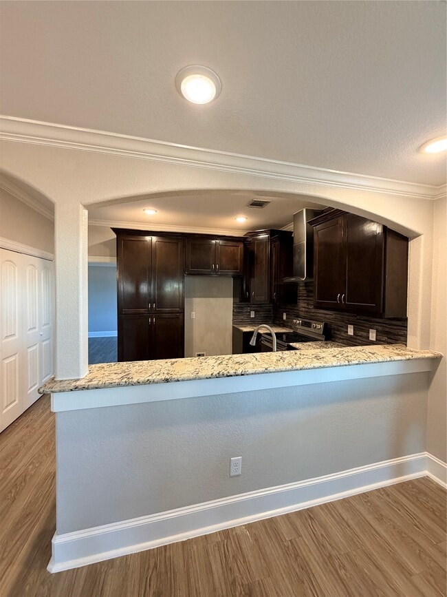 Building Photo - 2005 Pasadena Blvd