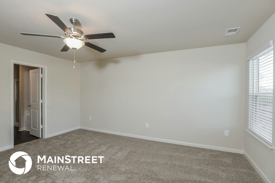 Building Photo - 555 Clover Cir