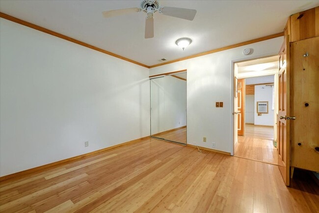 Building Photo - Fantastic 2-Bed, 2-Bath Townhouse with Pri...